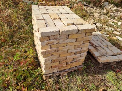 Historyczna żółta cegła formowana maszynowo - pełna