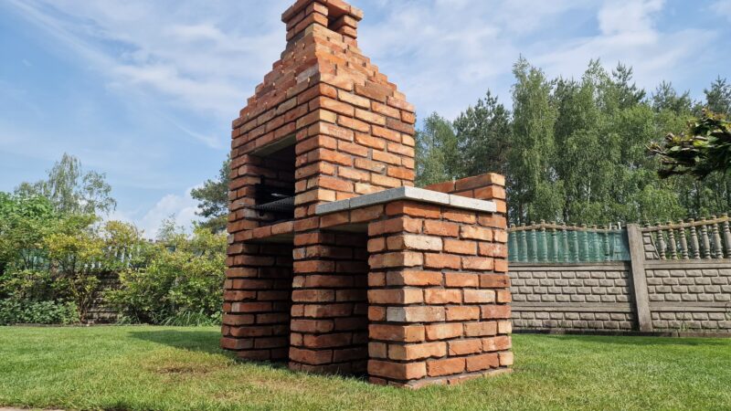 Historyczna pomarańczowa cegła formowana ręcznie - pełna