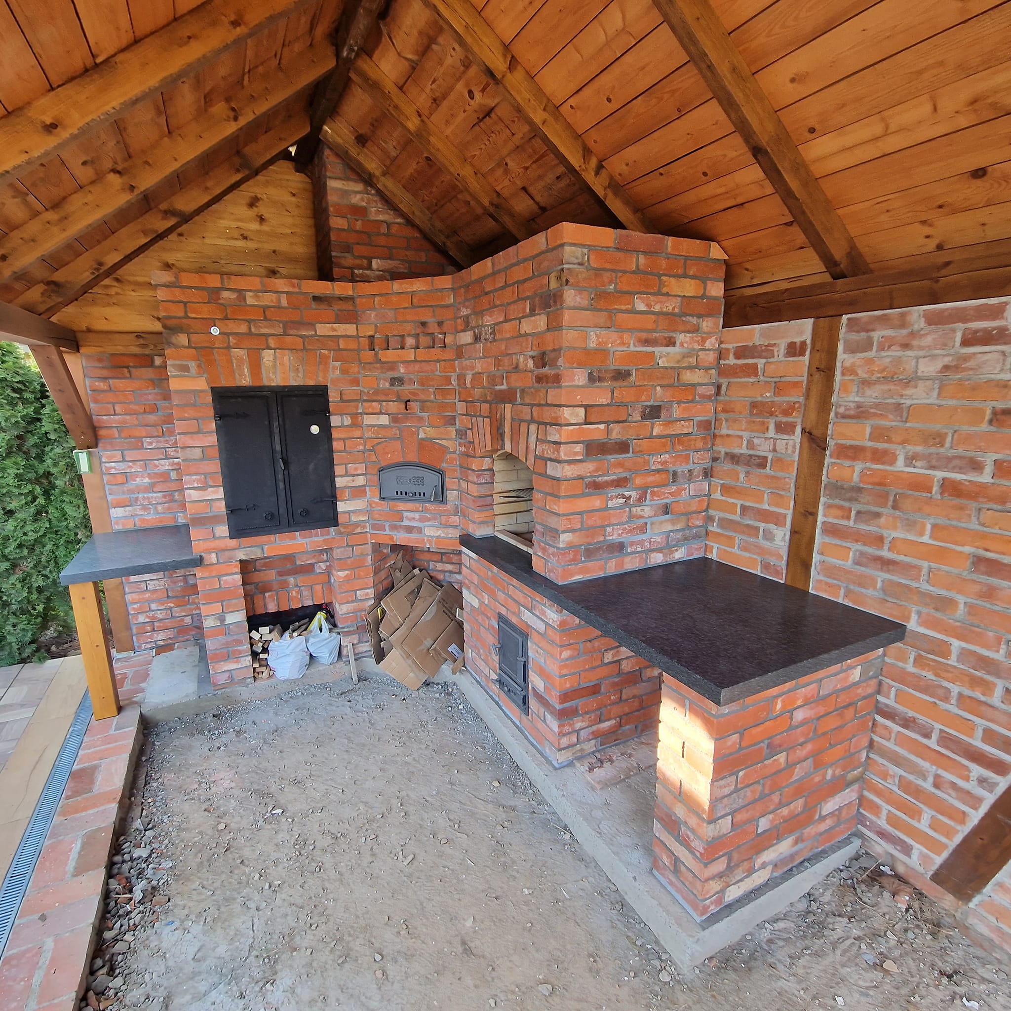 Historyczna pomarańczowa cegła formowana maszynowo - pełna