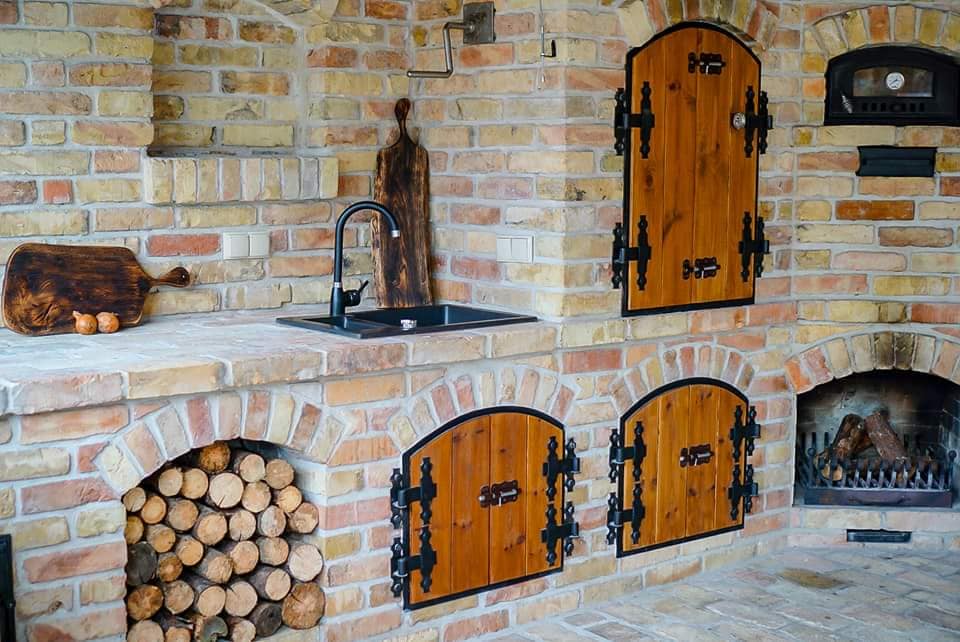 Historyczna jabłkowa cegła formowana ręcznie - pełna