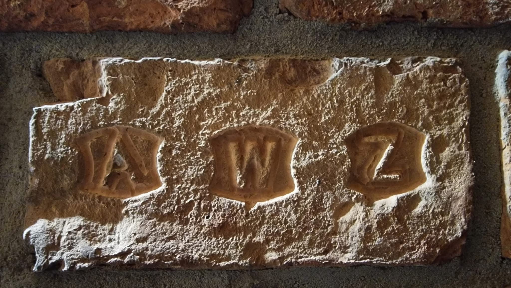 Cegła sygnowana stare różne - obrazek 3